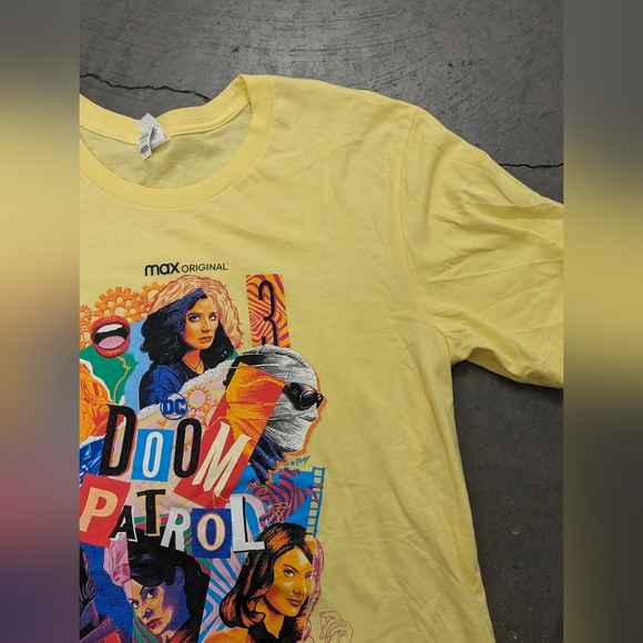 *Doom Patrol Short Sleeved Graphic Tee, Largw - Picture 1 of 8